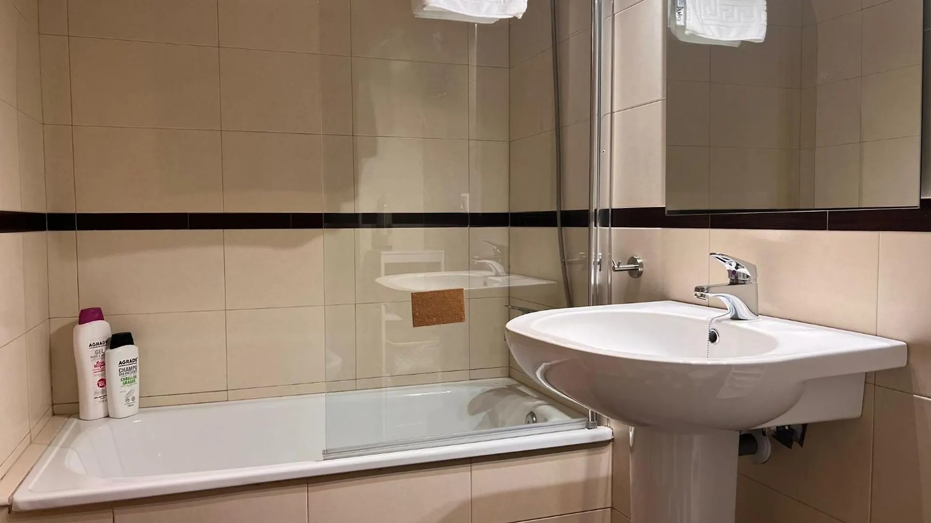 Apartamento Con Excelente Ubicacion Y Terraza Privada Cordoba 0*,  Spain